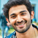 Ajay Mathew als Pilot