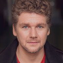 Julian Trostorf als Henry Budde