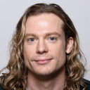 Sam Reid als Jonas Edman