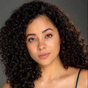Raiany Silva als Simone Pearson