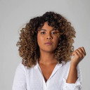 Vitória Rodrigues als Elvis, o furunculo Falante
