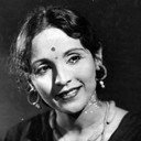 Shobhna Samarth als Mrs. Verma