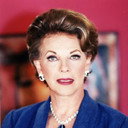 Regina Torné als Doña Prudencia Gutiérrez de Alcázar