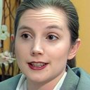 Sarah Dewey als Council Member Golddust