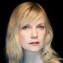 Laura Harris als Maggie