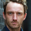 Gavin James als Queen's Theatre Company