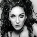 Emanuela Nay als Ruben's Girlfriend