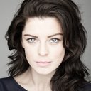 Aoibhinn McGinnity als Serena