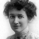 Jessie Busley als Mrs. Mudge