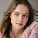 Izabela Vidovic als Via