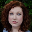 Margaret Alice als Detective Debra Hall