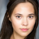 Emma Fischer als Analyn Bayani