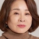 Jun Sung-ae als Jong-hoon's Mother