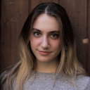 Katie Loftus als Linda Cameron / Ava
