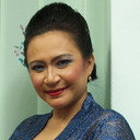 Azizah Mahzan als Mak Cik Flat