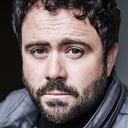 Celyn Jones als Dr Martin