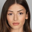 Mimi Keene als Young Edith Bratt