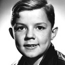 Lanny Rees als Desk Sergeant