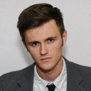 Connor Bashford als Extra