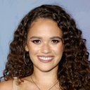 Madison Pettis als Annie