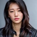 Tiffany Chu als Kasie