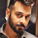 Faysal Qureshi als Host