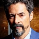 Ricardo Mamood-Vega als Violet's Husband