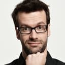 Marcus Brigstocke als Mikey, DJ Interviewer