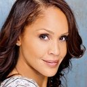 Nikki Crawford als Mom