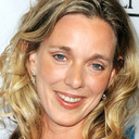 Mollie Milligan als Elizabeth Riley