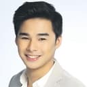 McCoy De Leon als Myles