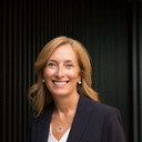 Anna Schlegel als Ms. Kimpton