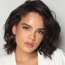 Carol Macedo als Solange de Souza Fonseca (Sol do Recanto)