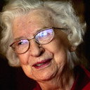 Asta Esper Hagen Andersen als Mormor Lovisa