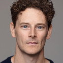 Thomas Blackburne als Tane Wilson