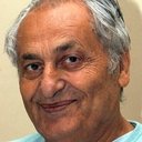 Nadim Sawalha als Museum Guide
