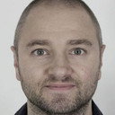 Morten Roed Frederiksen als John