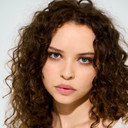 Isabella Briggs als Denise