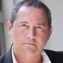 Eddie Valdes als Businessman