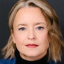 Willow Kean als Ruth Penney