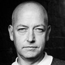 Andy Clarkson als Postman