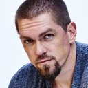 Steve Howey als Mike Nazarian