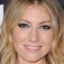 Ari Graynor als Naomi
