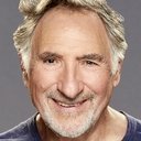 Judd Hirsch als Mordecai Midler