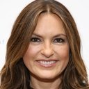 Mariska Hargitay als Myra Okubo