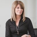 Carrie Houk als Receptionist