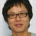 Yun Yeong-keol als Auctioneer