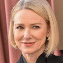 Naomi Watts als Molly