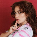 Rhiannon McCall als Leah