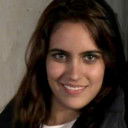 Daniela Suarez als Woman with Umbrella